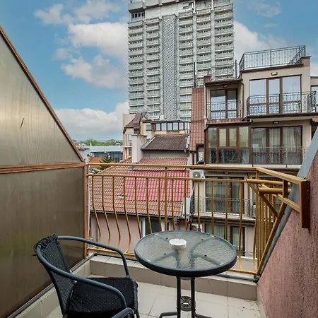 Raya Top Center 2br Apartment